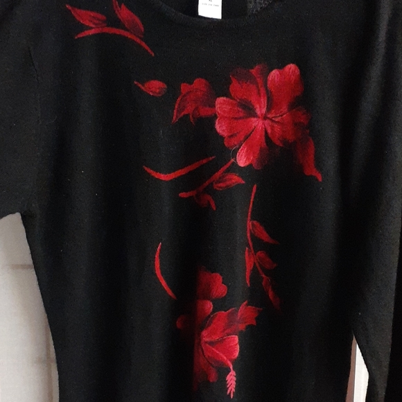 NWOT beautiful red rose sweater 🥀 - Picture 3 of 7